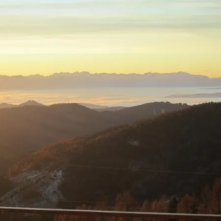 艾乐豪斯卡兰坦恩酒店 公寓 *