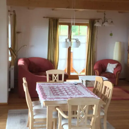 דירה Almhaus Karantanien הוכרינדל